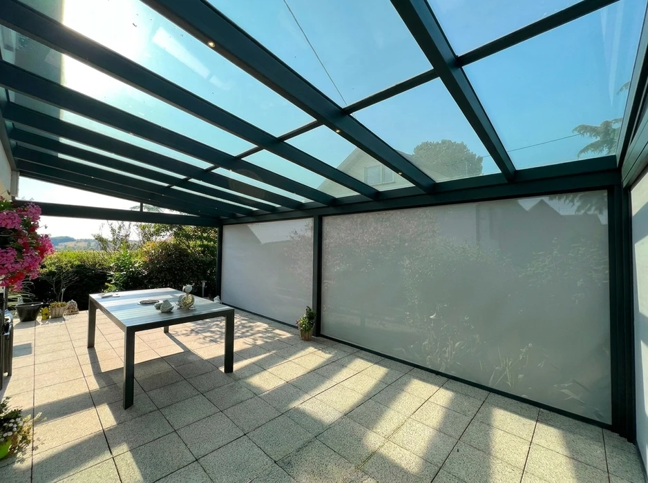 Chantier de rénovation d'une maison individuelle avec extension moderne