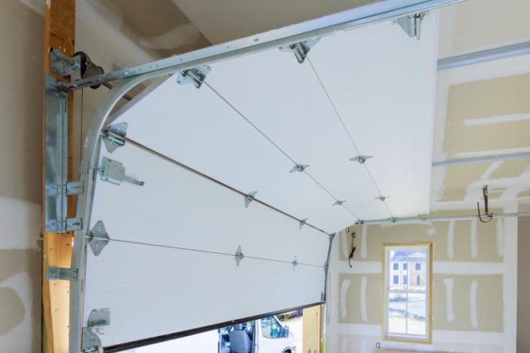 Guide pratique pour bien choisir sa porte de garage selon vos besoins